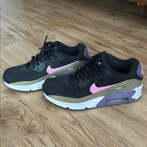 Nike Black and Pink Sneakers Air Max Style